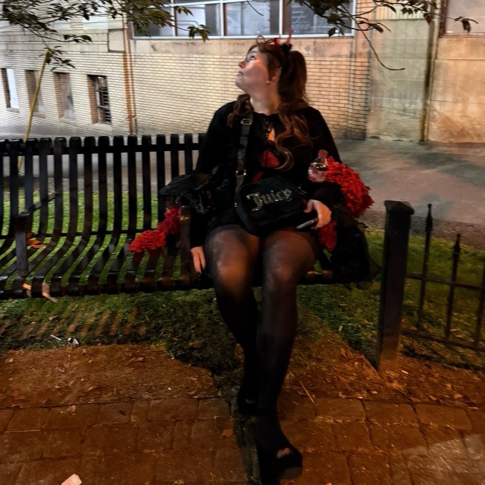 Meet your Posher, Demi